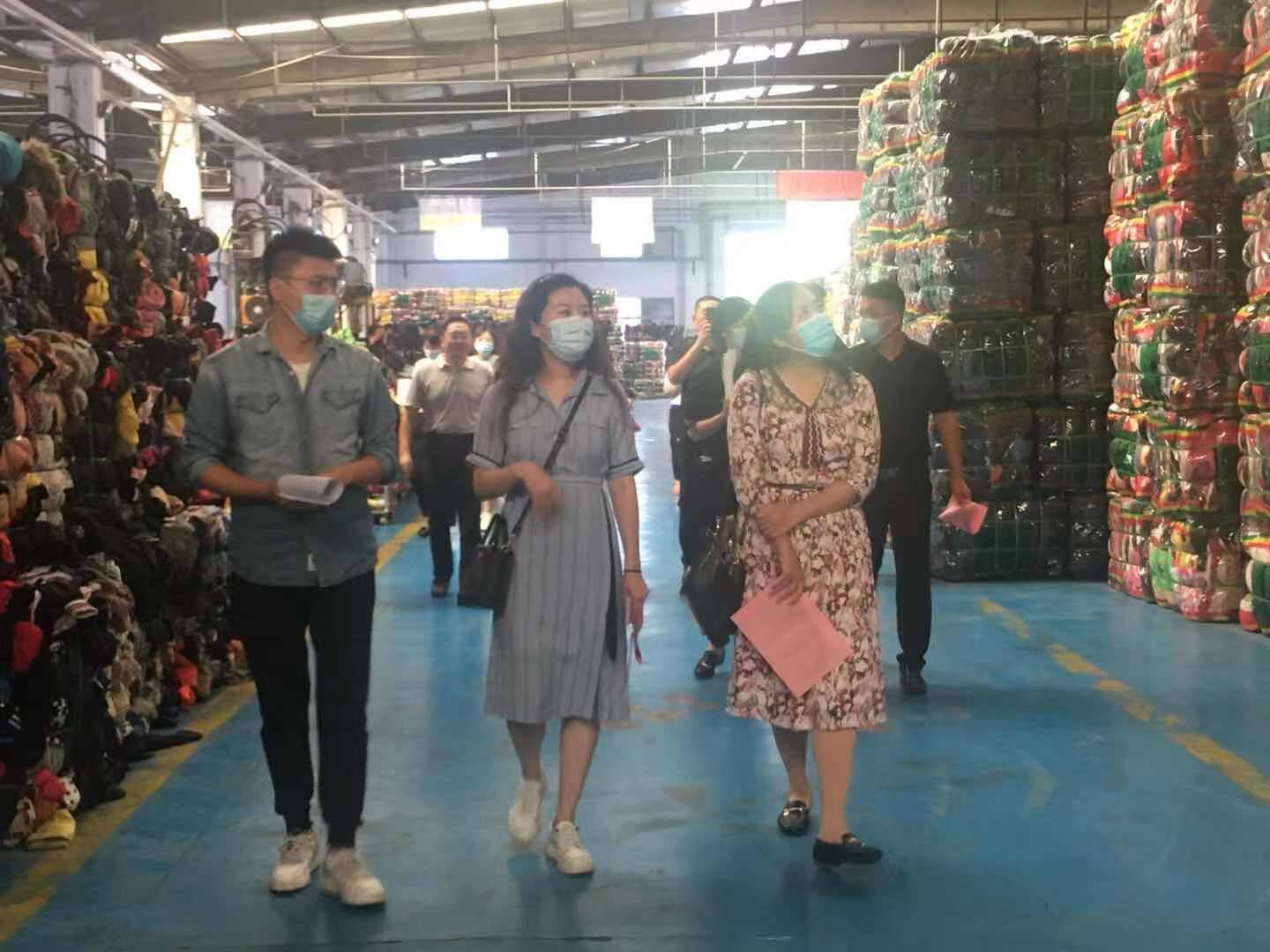 探访华北最大纺织品再生处理工厂,枣庄普衣国际经贸让闲置衣服&ldquo;活起来&rdquo;